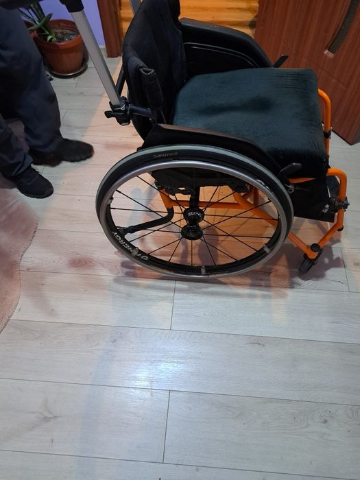 Vind carut pentru persoane cu handicap.