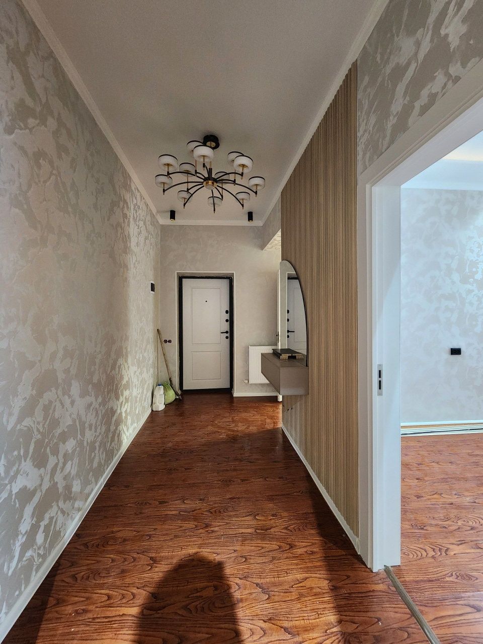 2-xonali 6-qavatda 68m² kvartira sotiladi.
8-qavatli Liftli dom.
Narx:
