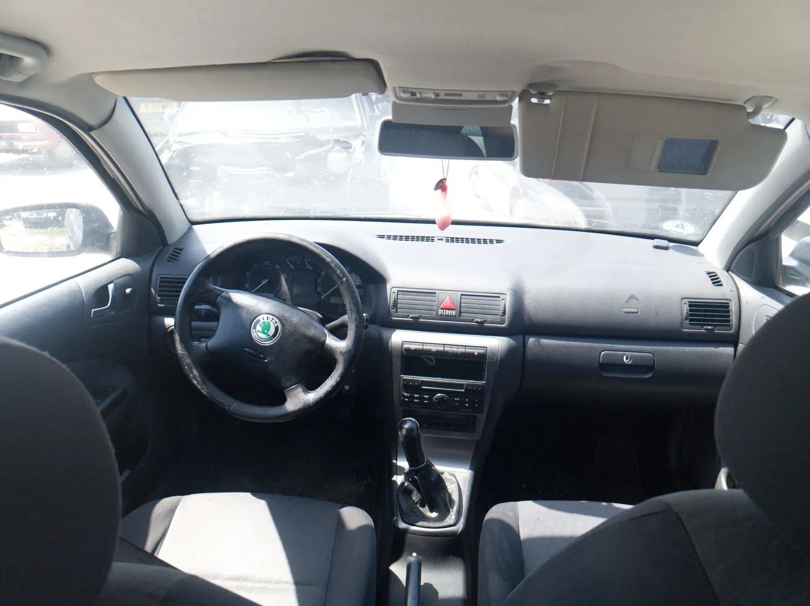 Dezmembrari / Dezmembrez Skoda Octavia 1 1.6 BFQ cutie viteze DUU cod culoare LU9