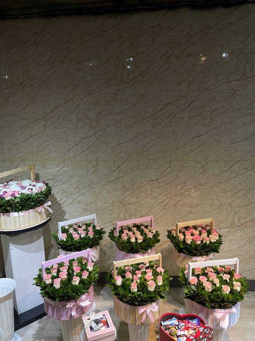 Доставка цветов по Ташкенту.  Рощы Букеты Корзины