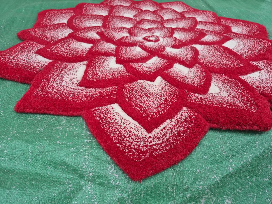 Vând Covor model floare dimensiunea 100 cm,grosime 2 cm  made in India