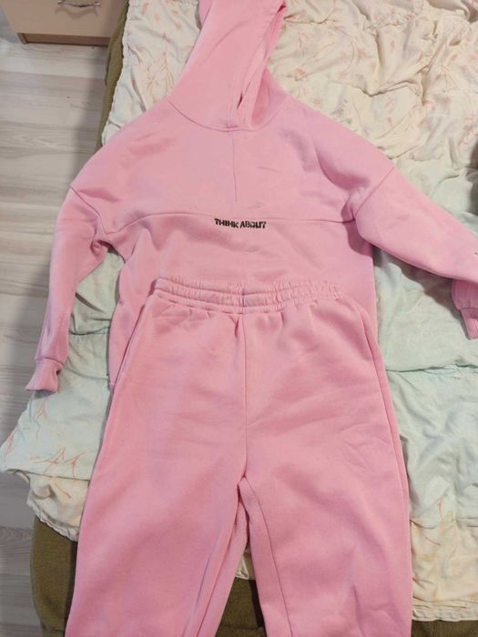 Невероятно красиви анураци и блузи, които почти не са ползвани.