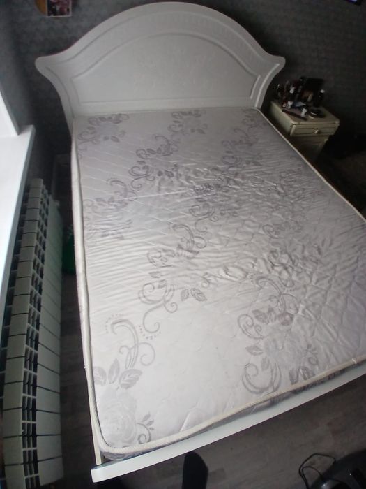Двухспальная кровать