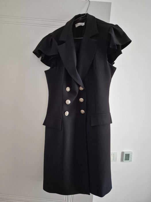 Vand rochii si costum barbati