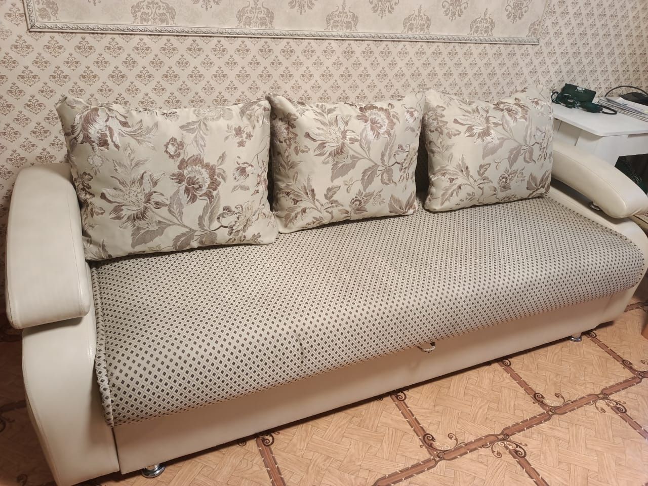 Диван продам б/у