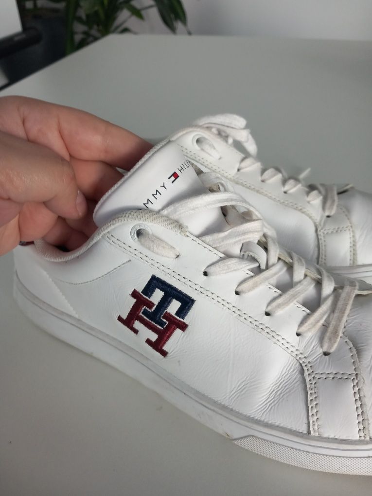 Tommy Hilfiger 43