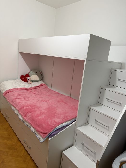 Легло на два етажа.Размери 90/190 В цената е включен 1 брой матрак