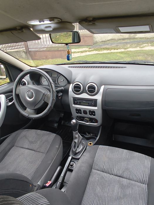 Vând Dacia Logan 1.4MPI