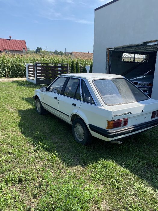 Vând Ford Escort 1983 benzina 1,6 GL