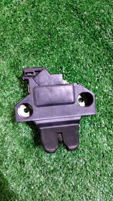 Замок багажника Тойота Камри 40