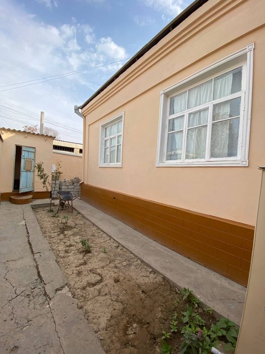 Sirdaryo shahar sentrda 7 sothli yangi uy