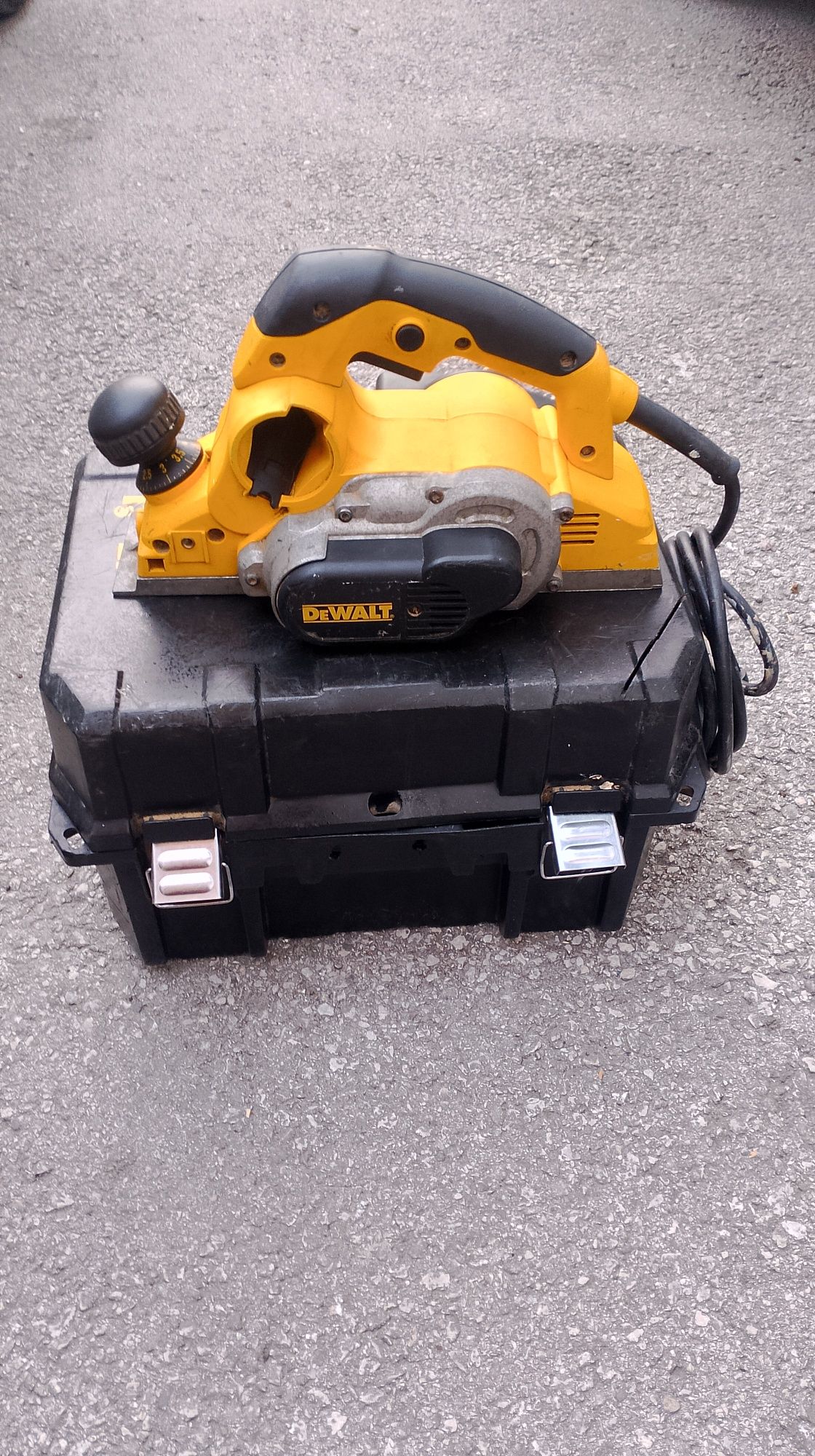 Електрическо ренде DeWALT D26500K, 1050 W, 0-4 мм
№ в каталога: BG3153