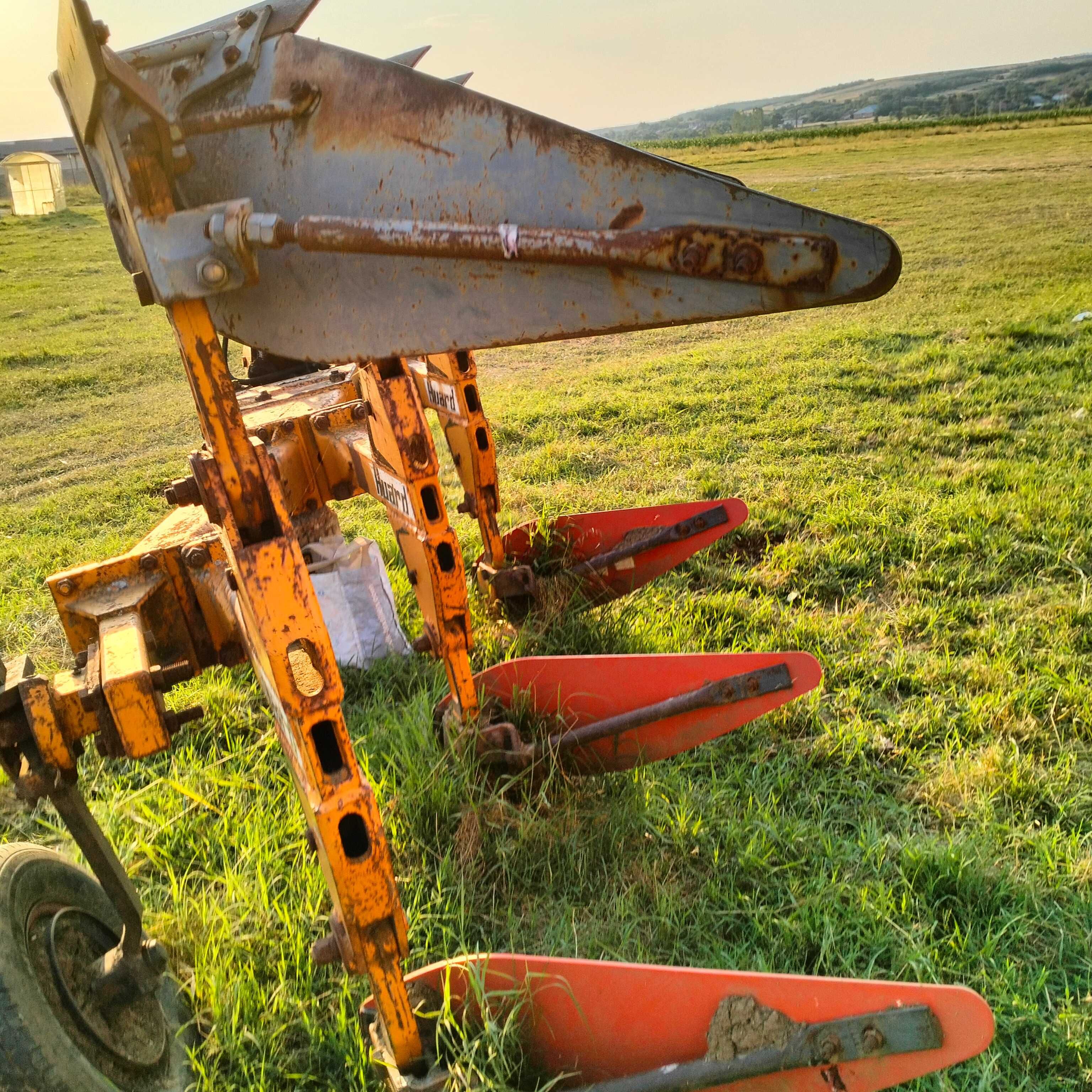 Vând JOHN DEERE 3640
