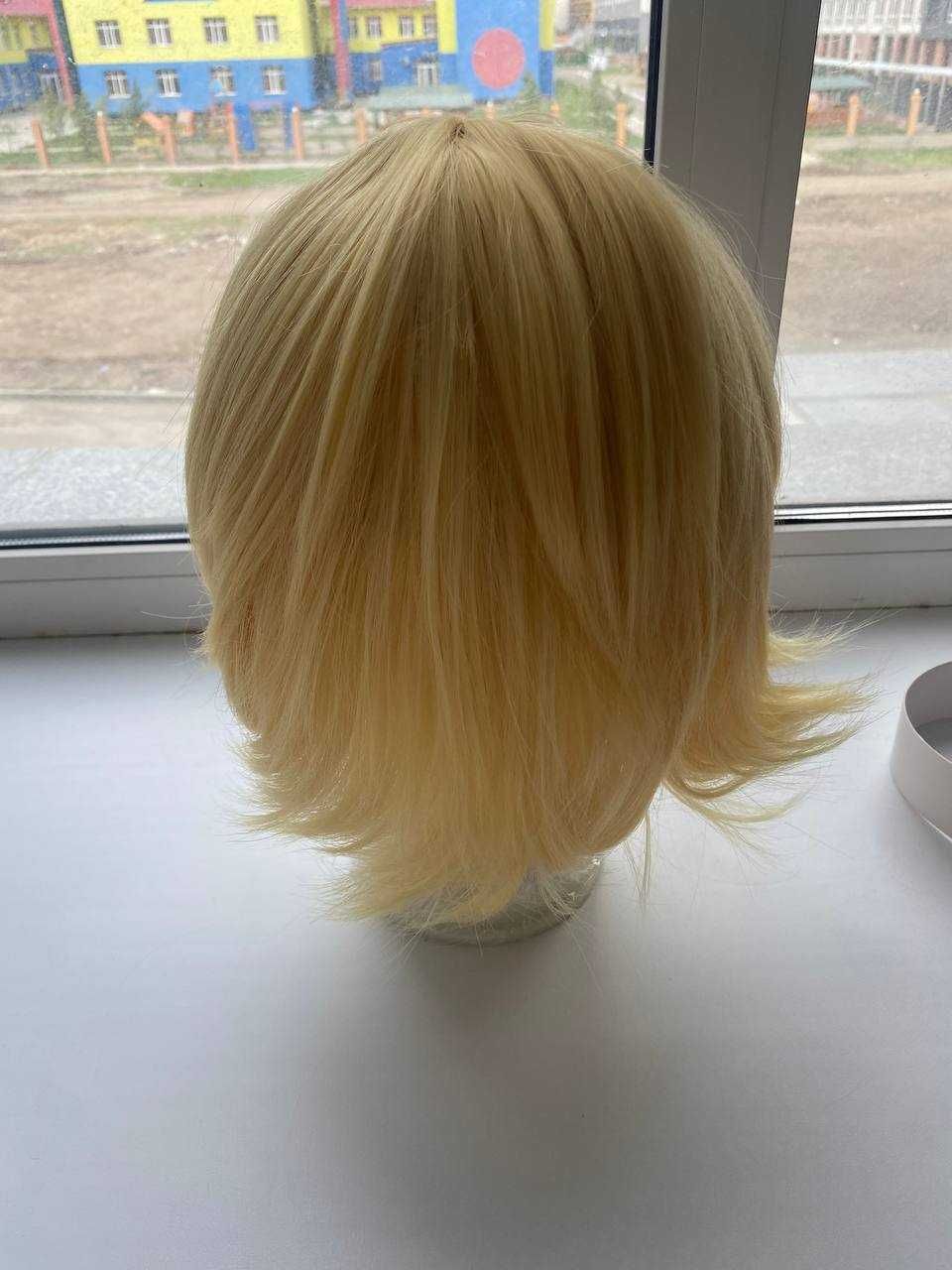 Блондинистые парик