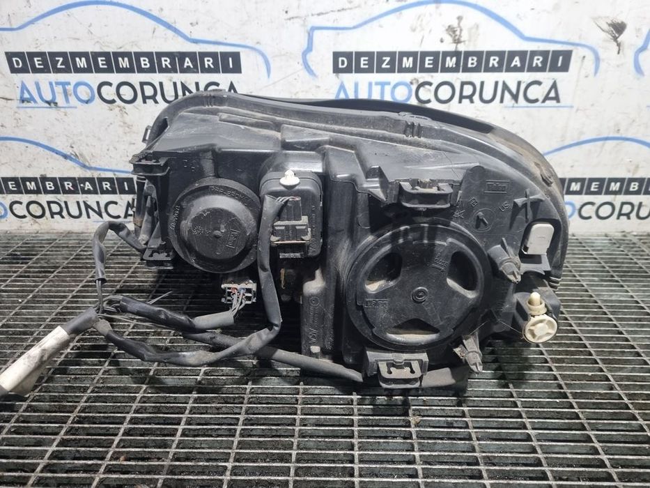 Far Dreapta Volvo XC90 Facelift 2007 - 2014 SUV 4 Usi (1224) Fara xenon