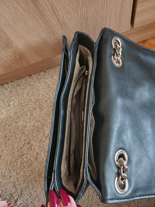 Чанта Guess, черна