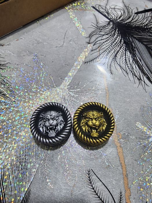 Размер 29мм По 16 шт Материал исскуственный камень,с подкладкой бархат