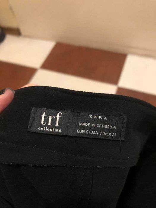 тип велурена поличка Зара