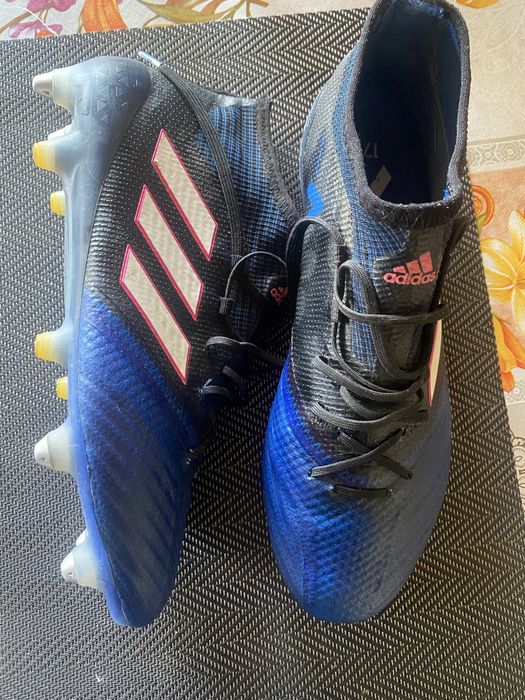 Vand ghete de fotbal Adidas