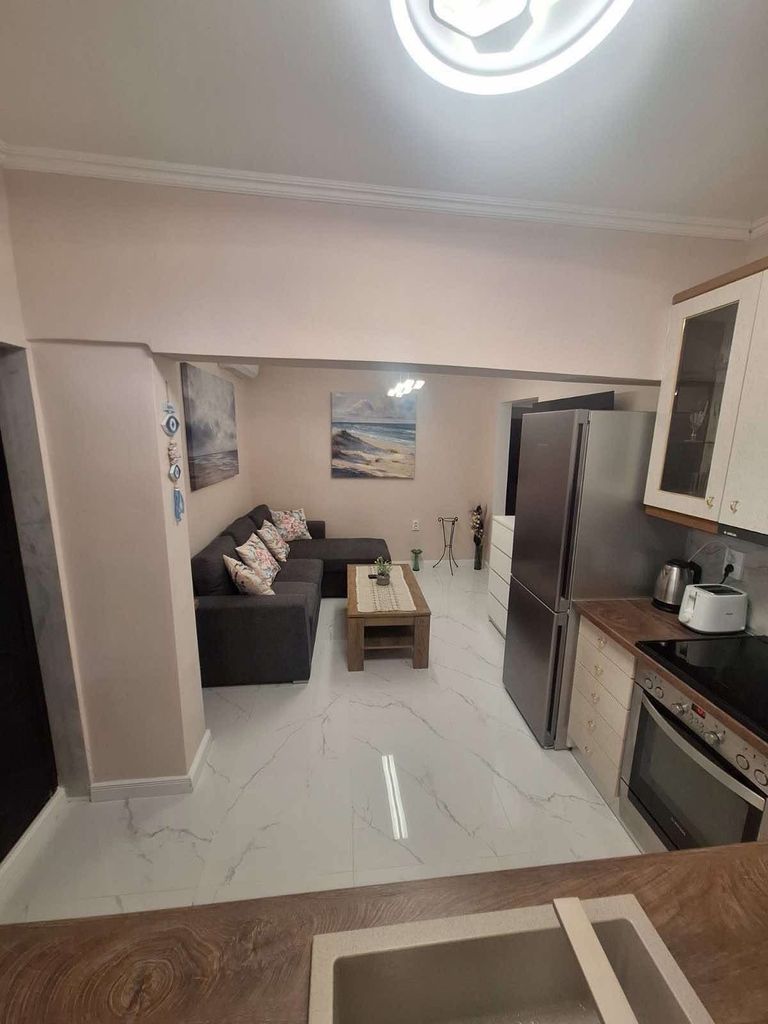 Дава се под наем Тристаен апартамент в София, Зона Б-19 - 90 кв.м за 120 € - Снимка #4