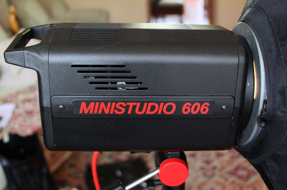 Фотостудия  Мощность вспышки - 600 дж или обменяю варианты предлагайте