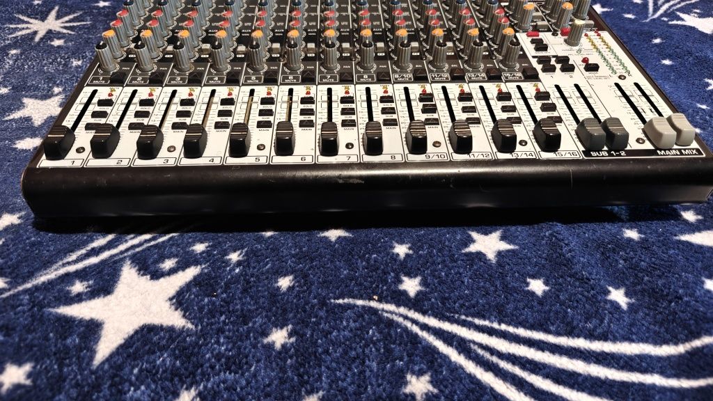 Vând mixer Behringer xenyx x2222usb