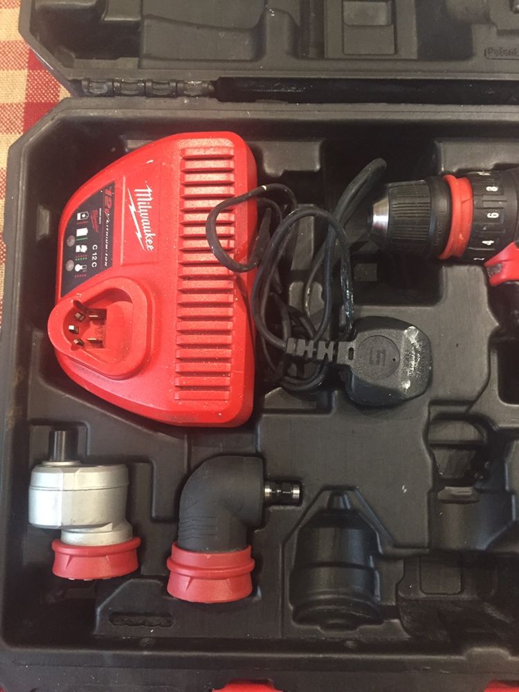 Milwaukee M12 BDDX/винтоверт с три бързо сменяеми глави/+зарядно в куф