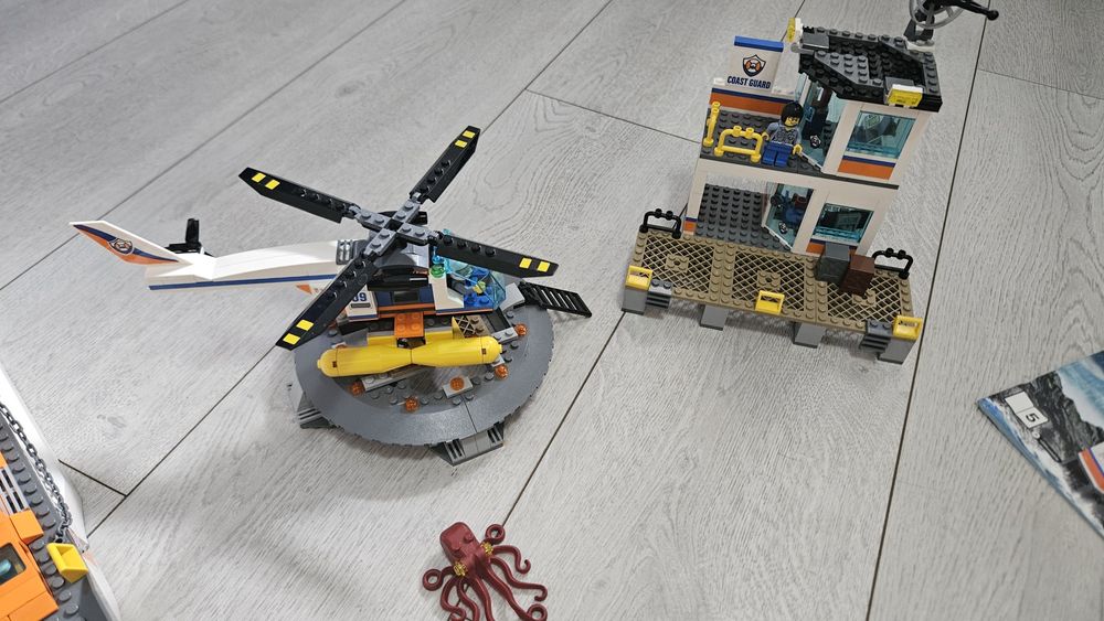 Lego City 60167-  Sediul central al Garzii de coasta