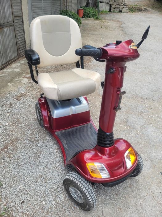 Електрически скутер подхидящ за възрастни хора и инвалиди