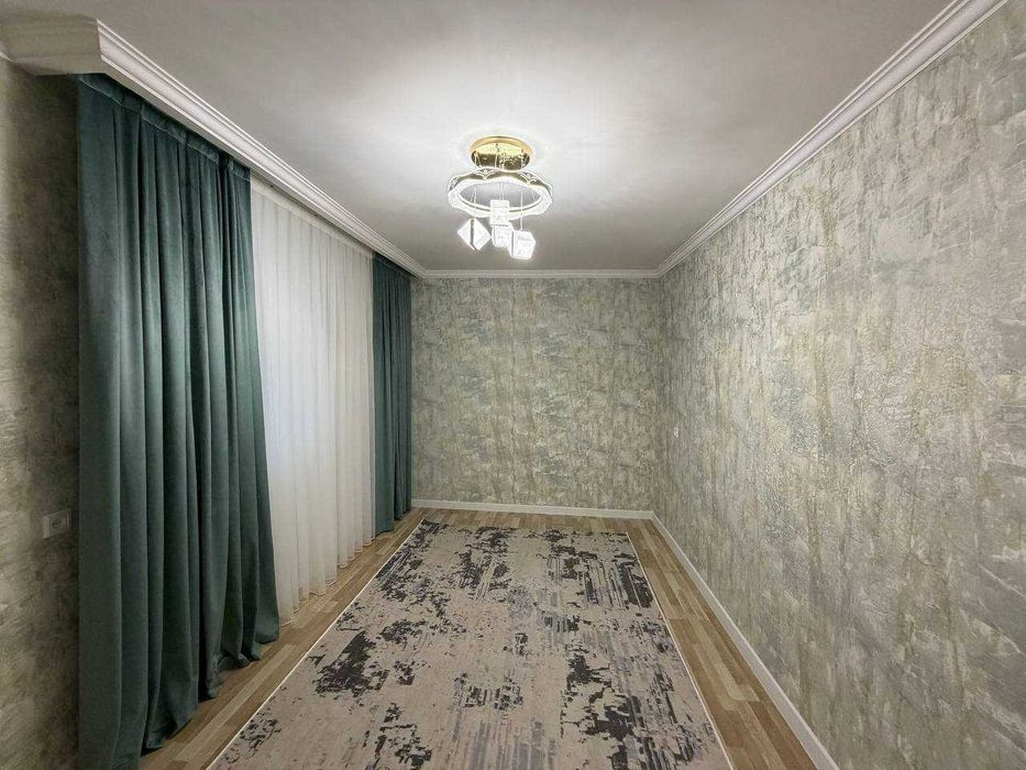 Продам 3 в 4-х комнатную в Яшнабадском районе.Дубовая.3/2/4 кирпич