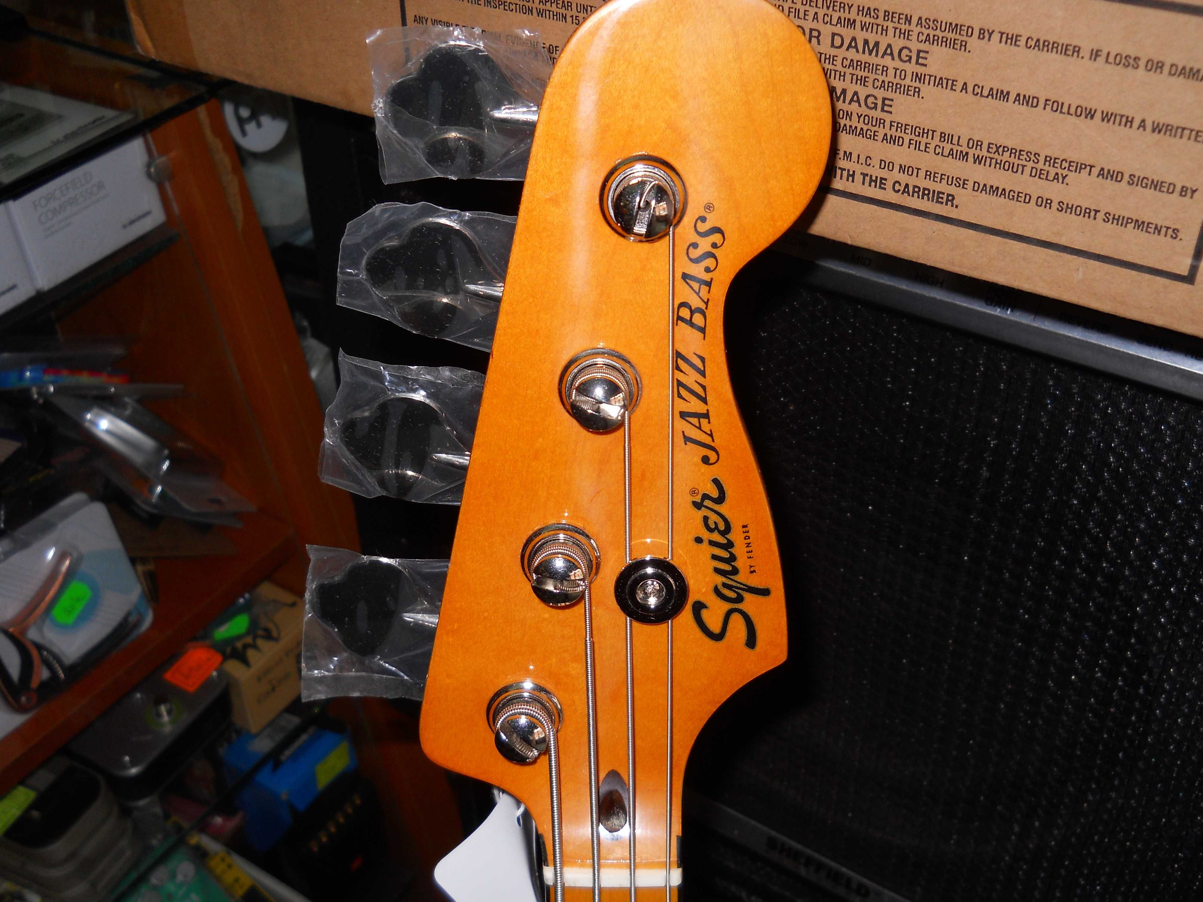 Chitara bass Fender Squier