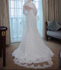 свадебное платье со шлейфом и рукавами