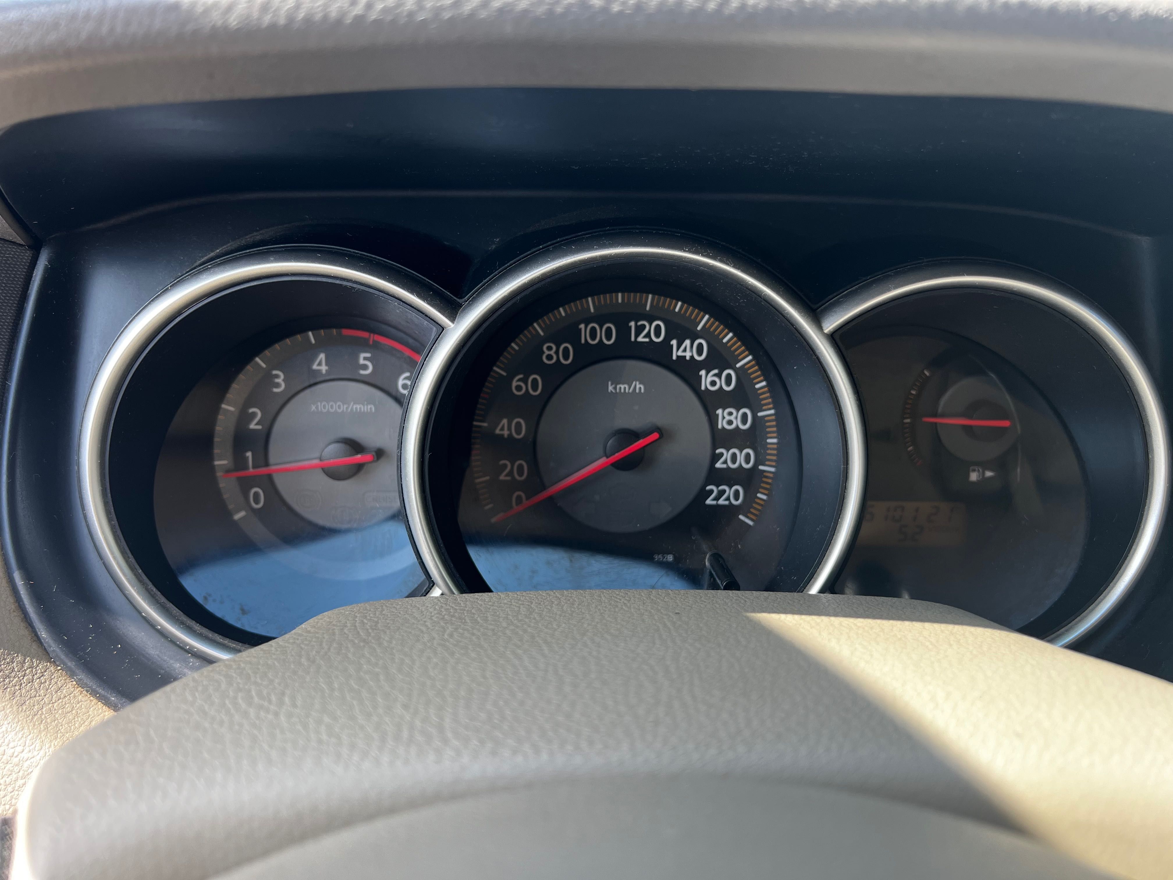 Vând Nissan TIIDA