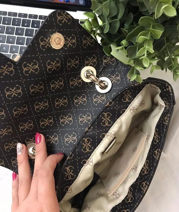 Оригинална чанта Guess