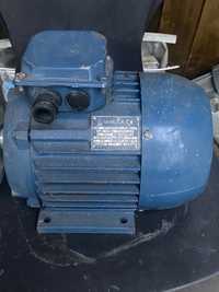 Motor trifazic 240-400 V