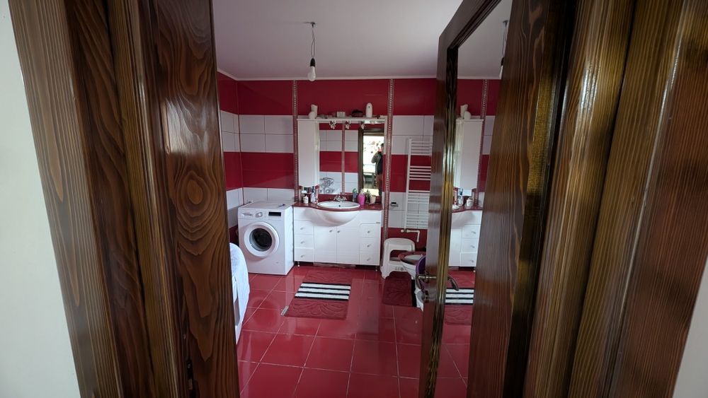 Vând Casă P+M ,teren ,garaj