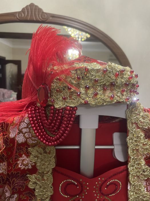 Келинлар сарпаси учун двойга дупписи билан бирга