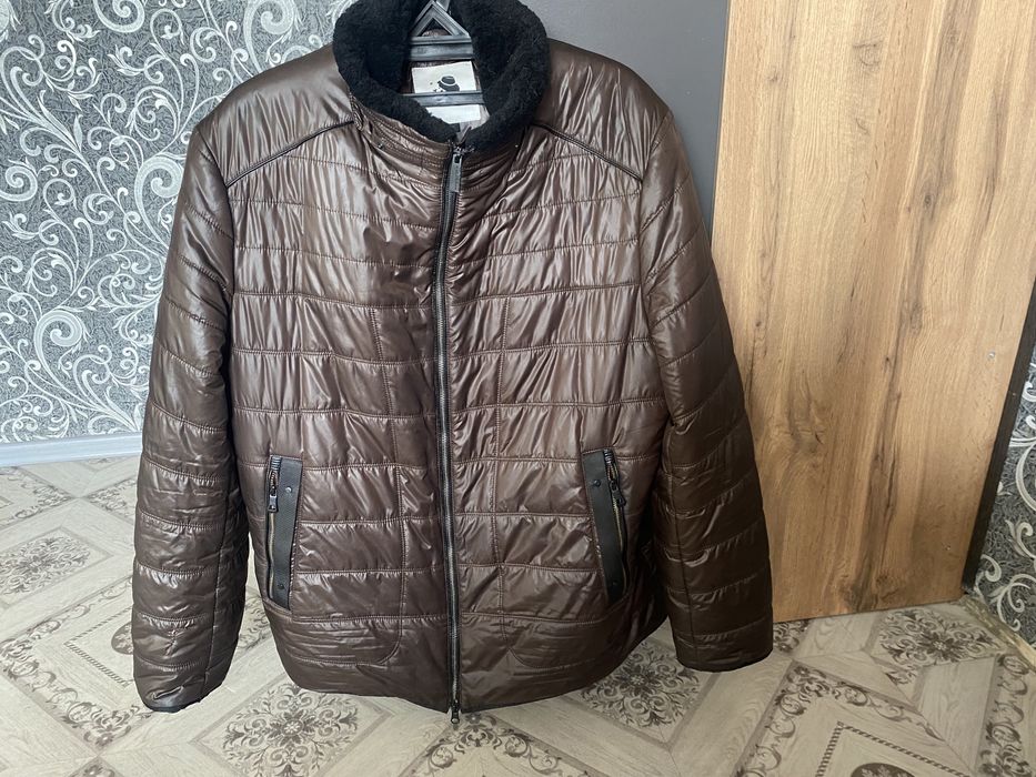 Куртка зимняя для мужчин коричневого цвета в хорошем состоянии 56 разм
