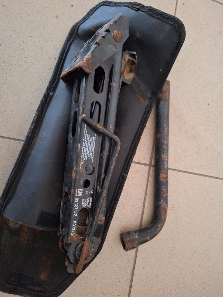 Cric si cheie de roti Opel Astra G 2003