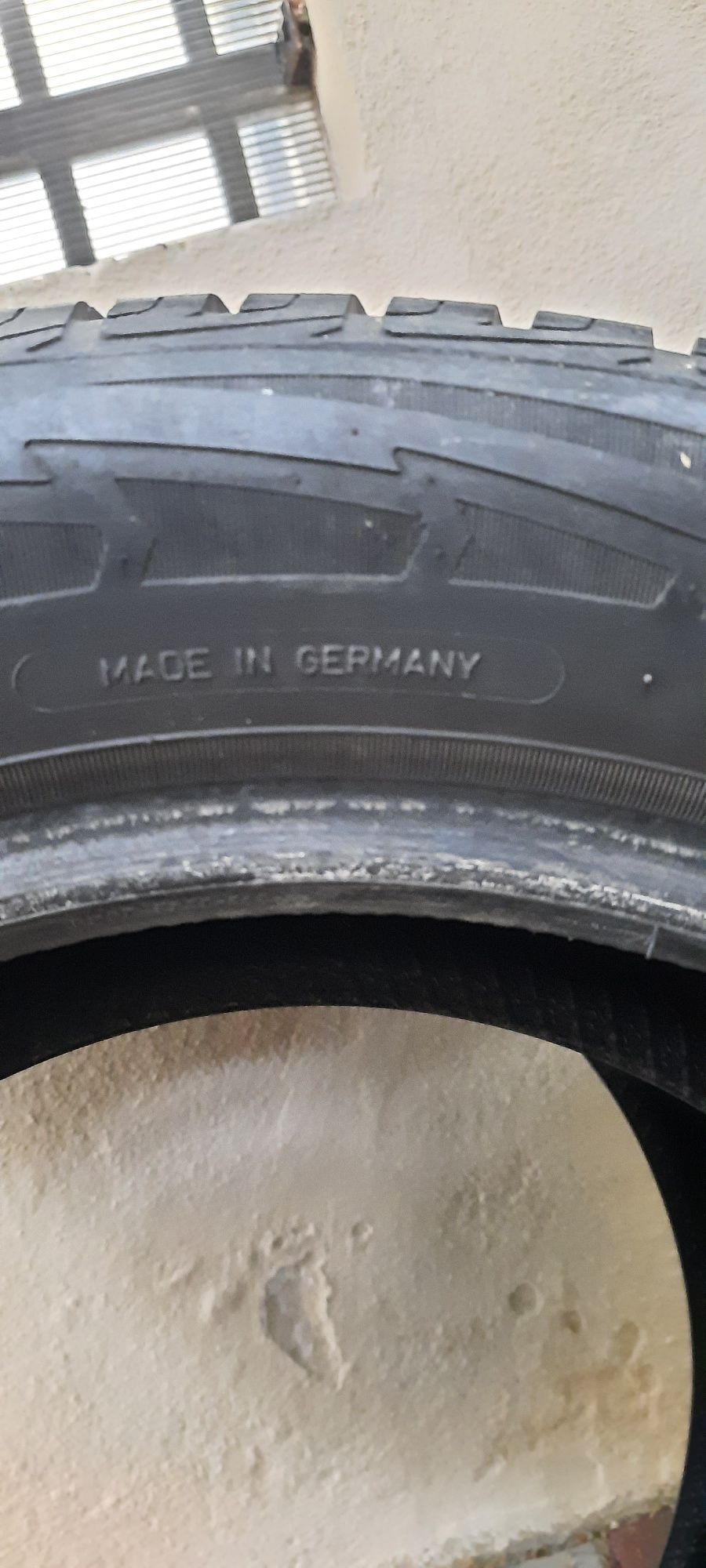 Vând doua anvelope Goodyear  215 55 R16  M+S