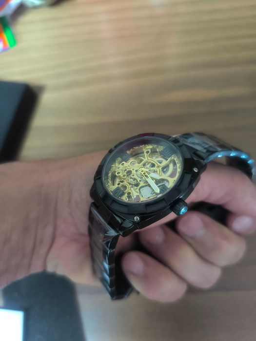 Самонавиващ се  ръчен часовник