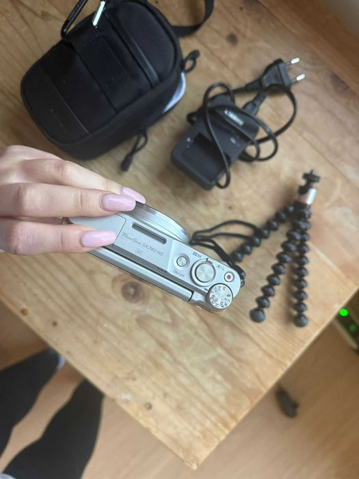 Canon PowerShot SX740 HS Travel Edition + minitrepied si geanta
