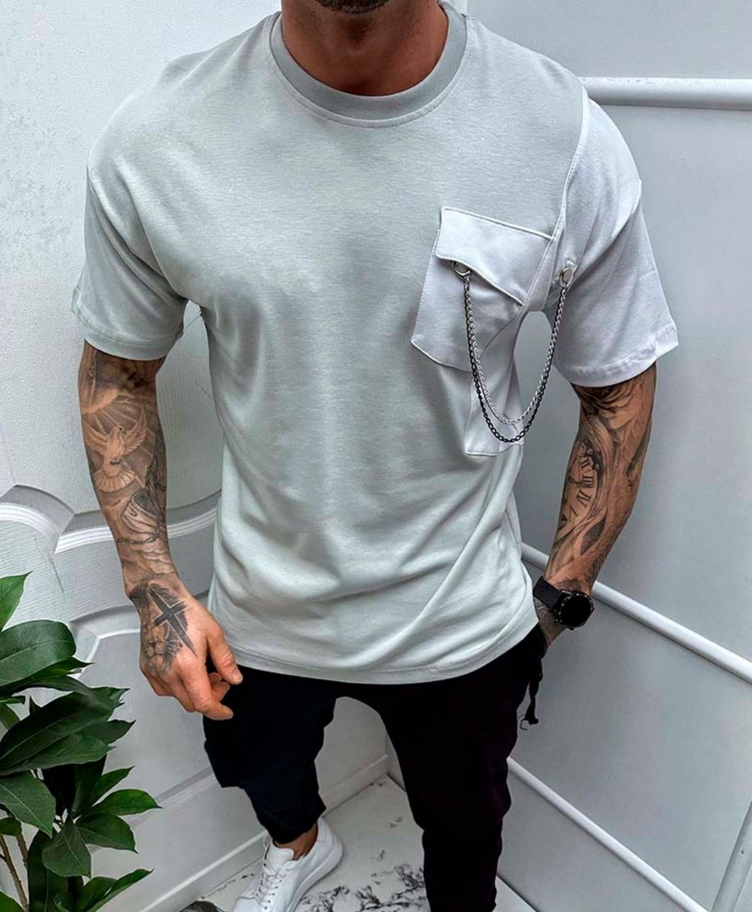 Мъжка тениска в сиво и бяло с аксесоар