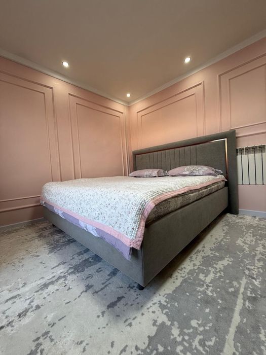 Спальный диван екі тумбочкасымен және матырасымен бірге сатылады