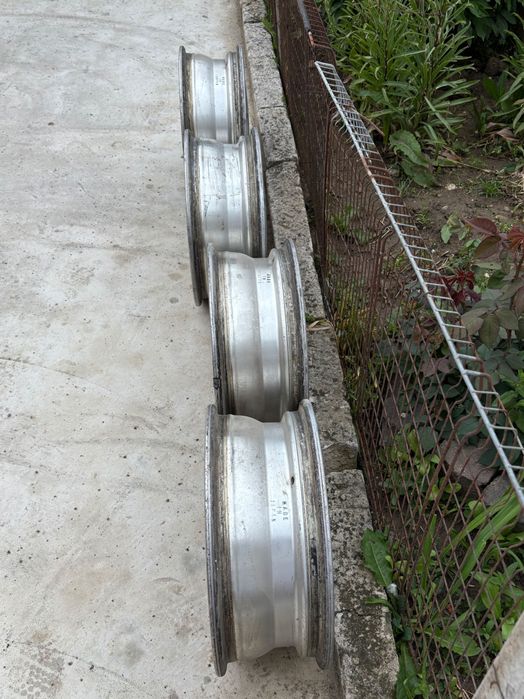 Vând jante Peugeot r16