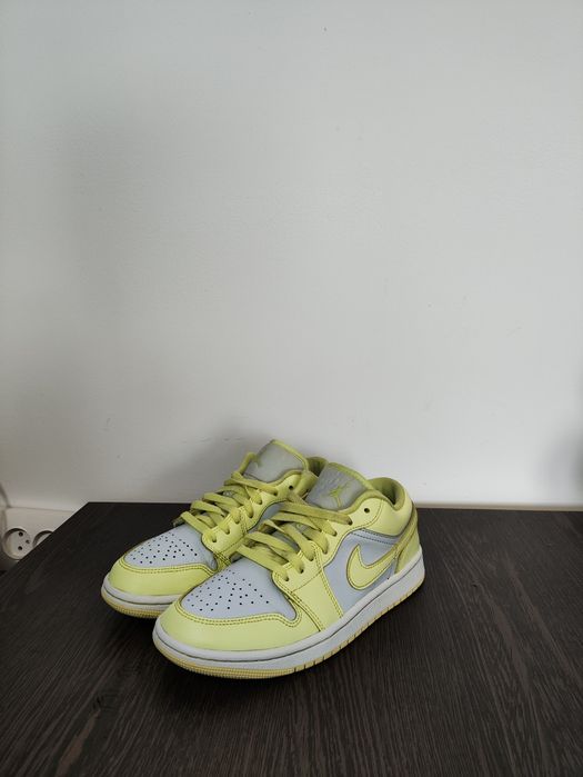 Jordan 1 Low Lemonade 38