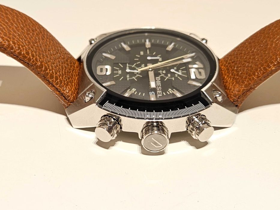 Продаван нов спортно елегантен мъжки кварц хронограф"DIESEL" DZ-4296