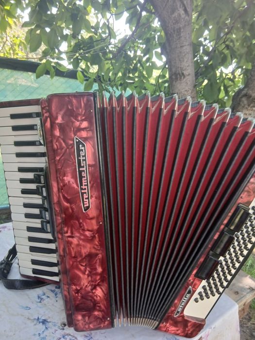 Vând acordeon weltmeister stella de 80 basi