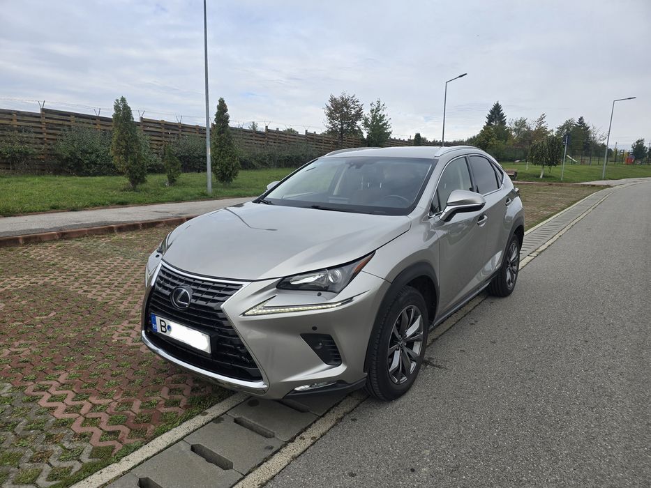 LEXUS NX 300 Hybrid / 4x4 /Navi /Xenon/