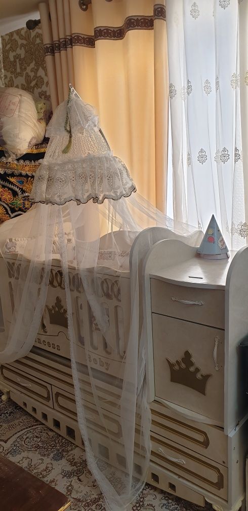 Детская кроватка